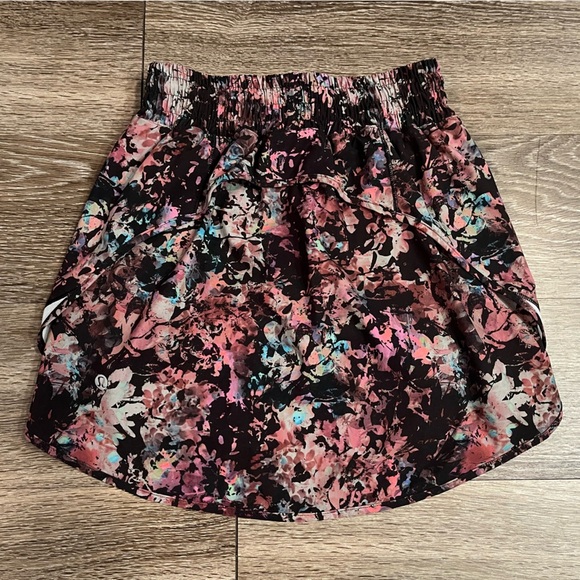 Lululemon Hotty Hot High-Rise Skirt in Stencil Blossom Red Multi / Sheer Blue 2 - Picture 9 of 11